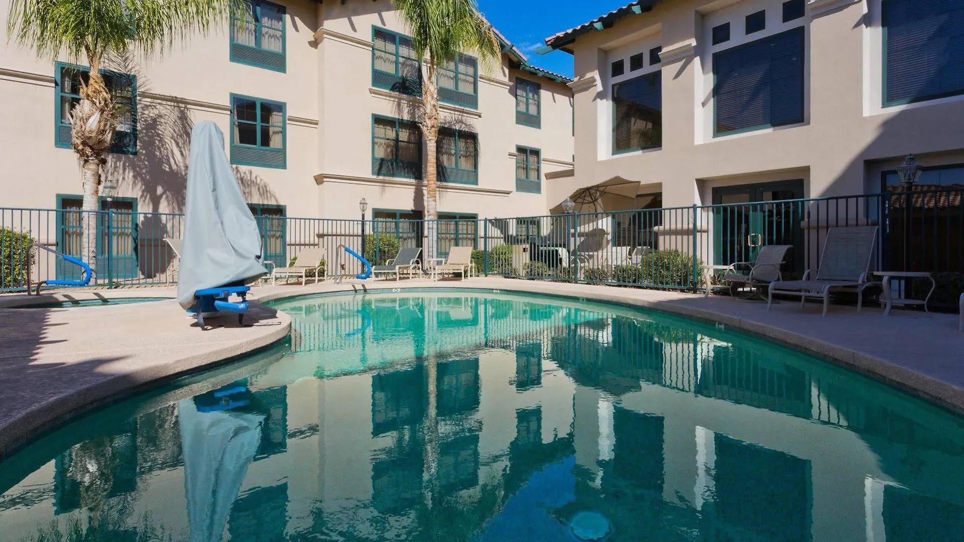 Hampton Inn & Suites Phoenix-Goodyear Hotel